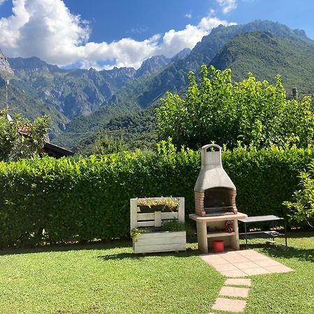 Villa Sasso Cavallo مانديلو ديل لاريو المظهر الخارجي الصورة